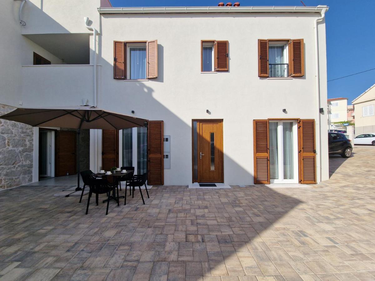 Apartments Miamare Primosten Luaran gambar